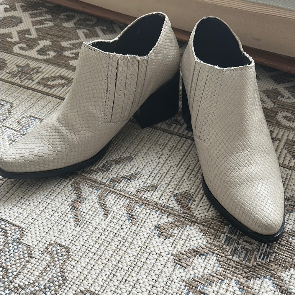 Steve Madden Silver Gray Ankle Booties with Pointed Toe
